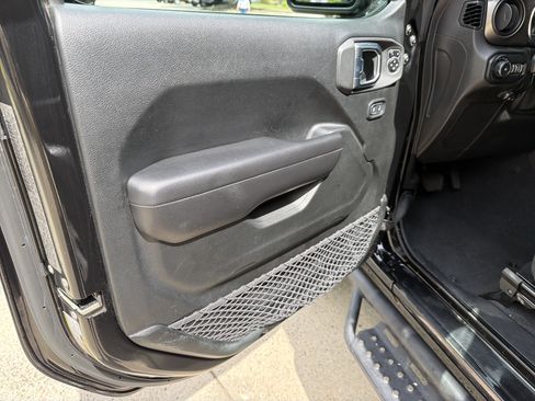 Used 2019 Jeep Wrangler Sport AWD/4WD image 10