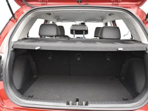 Used 2025 Hyundai Venue Limited FWD image 16