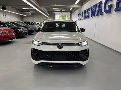 New 2025 Volkswagen Tiguan SE R-Line image 6