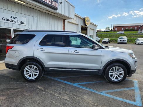 Used 2019 Ford Explorer XLT w/ Equipment Group 201A AWD/4WD image 9