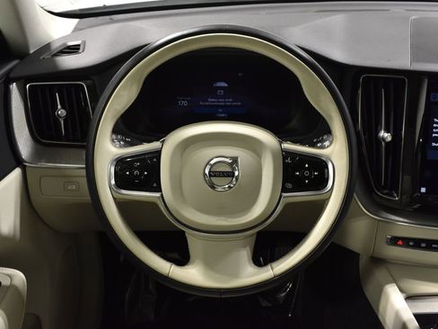 Used 2023 Volvo XC60 B5 Plus image 16