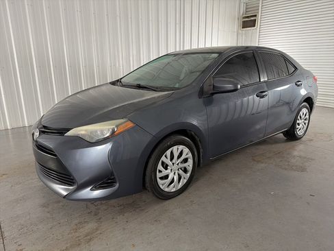 Used 2017 Toyota Corolla LE image 3