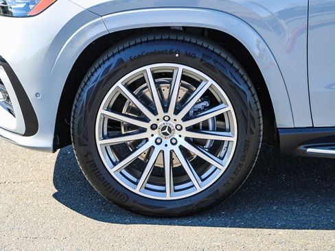 New 2026 Mercedes-Benz GLS 580 4MATIC image 9