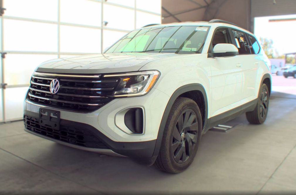 Used 2025 Volkswagen Atlas SE AWD/4WD image 6