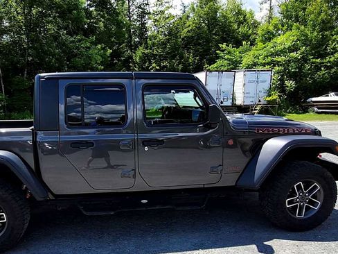 Used 2024 Jeep Gladiator Mojave w/ Convenience Group AWD/4WD image 9