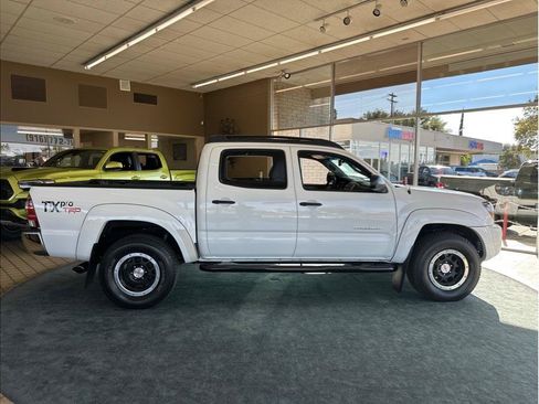 Used 2011 Toyota Tacoma 4x4 Double Cab w/ TRD Off-Road Pkg w/JBL Audio image 41