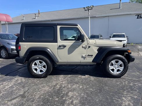 Used 2022 Jeep Wrangler Sport AWD/4WD image 8