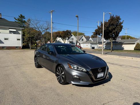 Used 2022 Nissan Altima 2.5 SR AWD/4WD image 1
