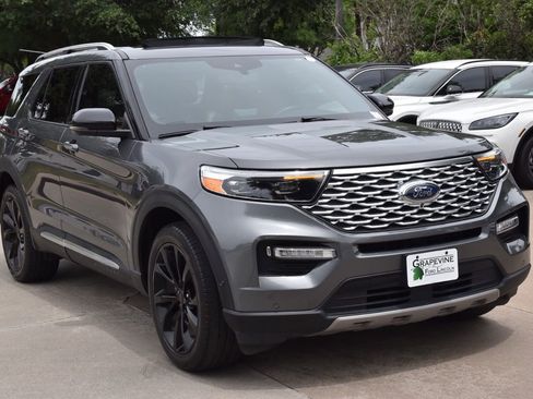 Used 2023 Ford Explorer Platinum w/ Technology Package RWD image 4