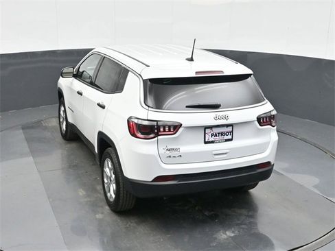 Used 2025 Jeep Compass Sport image 27