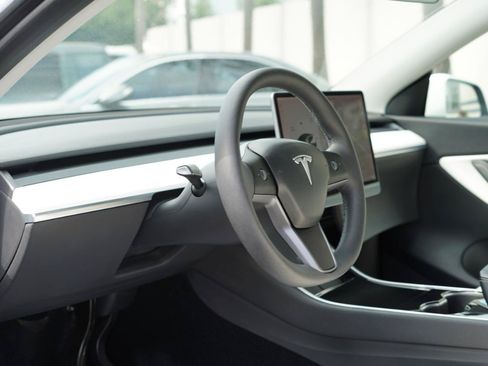 Used 2021 Tesla Model Y Long Range AWD/4WD image 8