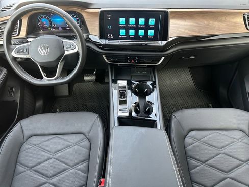 Used 2024 Volkswagen Atlas SE w/ Panoramic Sunroof Package FWD image 20