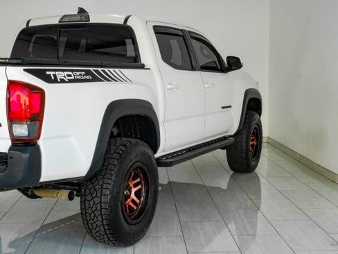 Used 2018 Toyota Tacoma TRD Off-Road w/ Technology Package AWD/4WD image 72