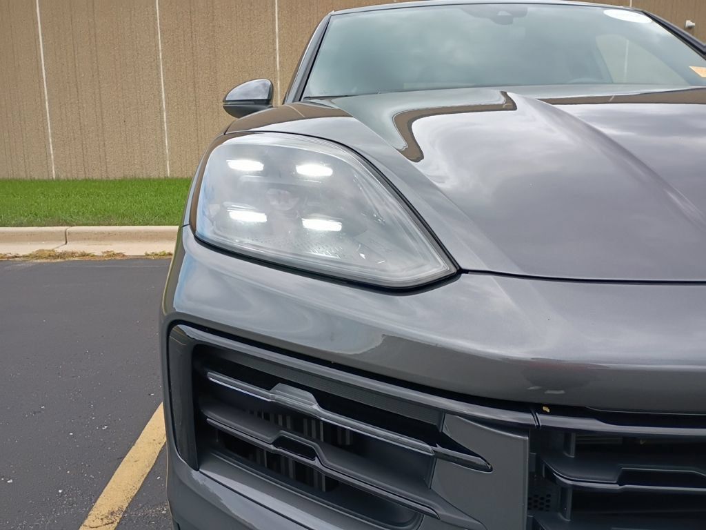 Certified 2024 Porsche Cayenne AWD/4WD image 6