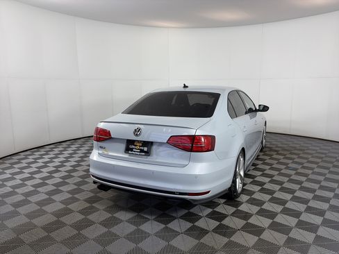 Used 2017 Volkswagen Jetta GLI image 10