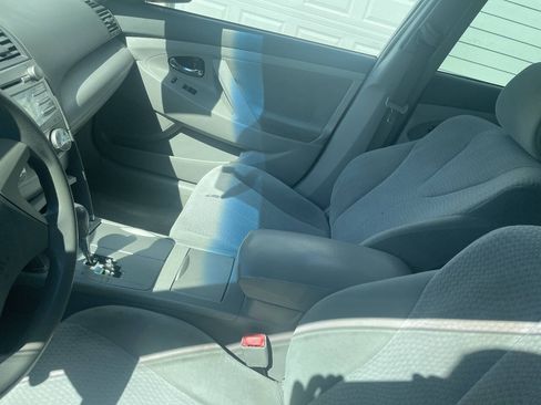 Used 2011 Toyota Camry LE FWD image 5