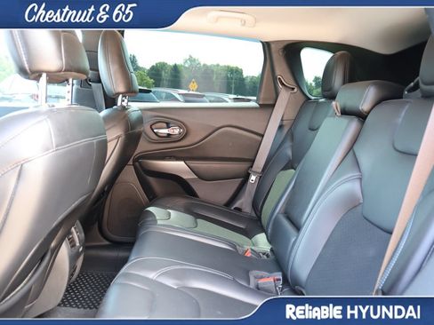Used 2020 Jeep Cherokee Latitude Plus w/ Cold Weather Group AWD/4WD image 18