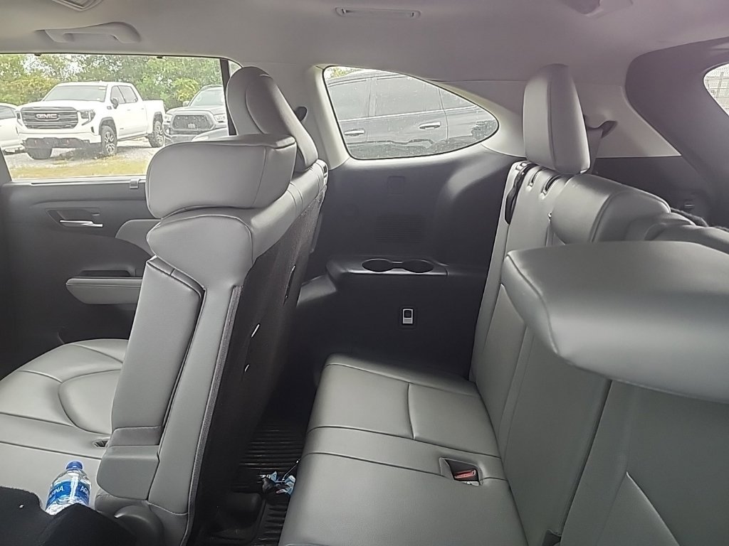 Used 2022 Toyota Highlander XLE FWD image 16