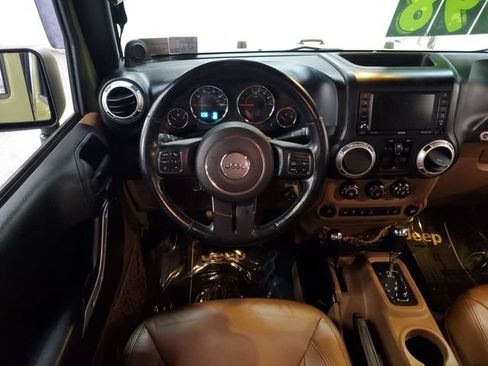 Used 2013 Jeep Wrangler Unlimited Sahara w/ Connectivity Group AWD/4WD image 15