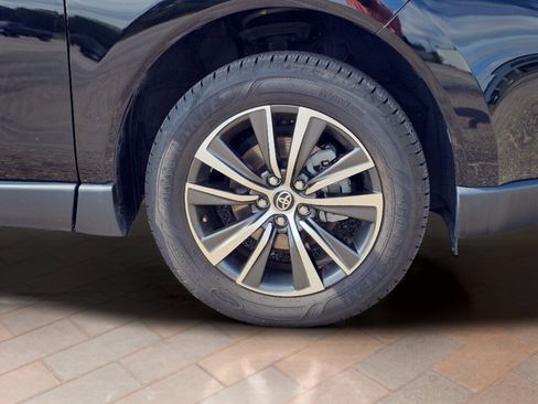 Used 2021 Toyota Venza LE AWD/4WD image 6
