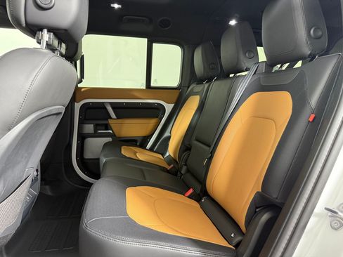 Used 2024 Land Rover Defender 130 X-Dynamic SE AWD/4WD image 21