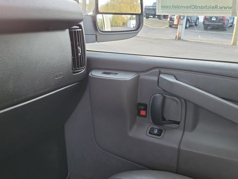 Used 2020 GMC Savana 2500 Extended w/ Driver Convenience Package image 30