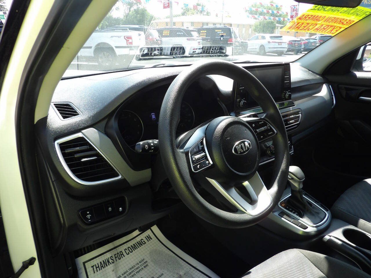 Used 2021 Kia Seltos LX AWD/4WD image 6