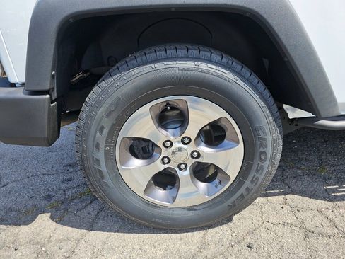 Used 2017 Jeep Wrangler Sport AWD/4WD image 5