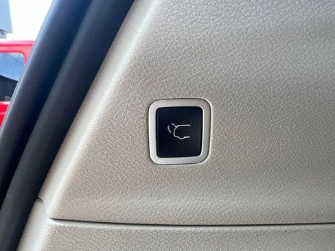 Certified 2023 Chrysler Pacifica Touring-L FWD image 12