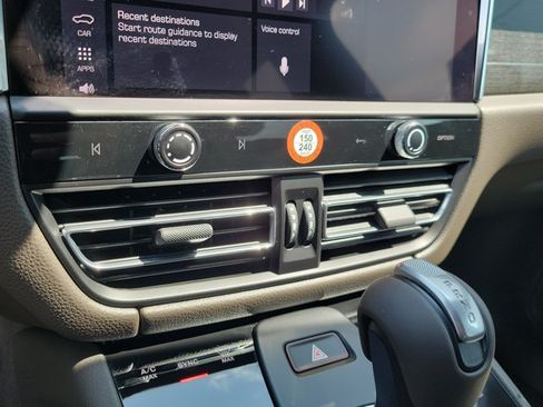 Certified 2026 Porsche Macan Turbo AWD/4WD image 34