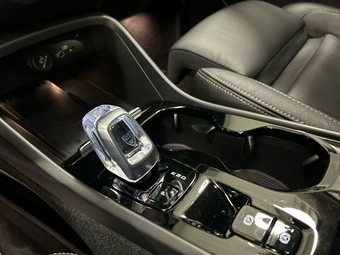 Certified 2023 Volvo XC40 B5 Plus w/ Climate Package AWD/4WD image 19