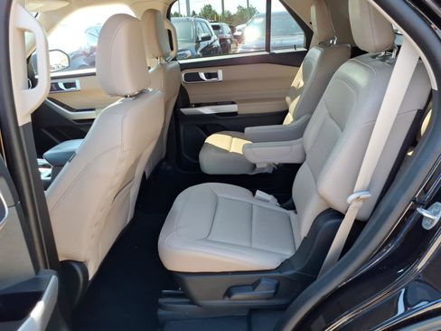 Used 2023 Ford Explorer XLT w/ Equipment Group 202A AWD/4WD image 13