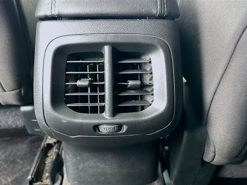 Used 2018 Jeep Cherokee Latitude w/ Altitude Package image 16