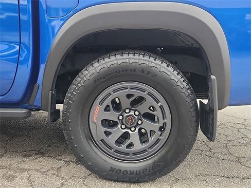 Used 2025 Nissan Frontier PRO-4X image 30