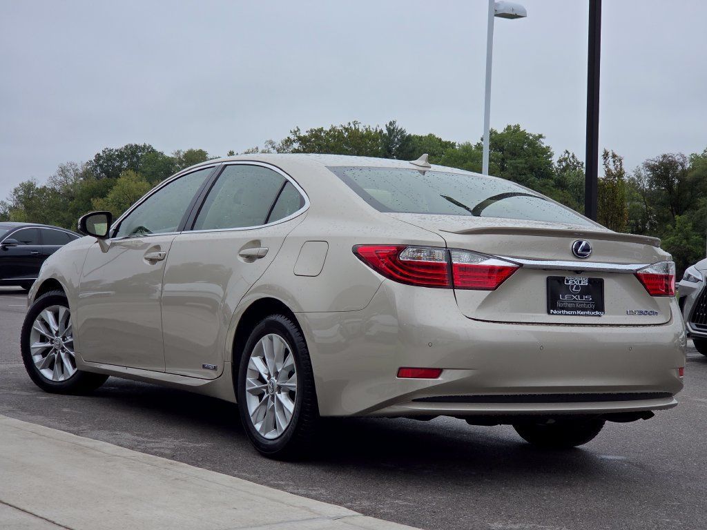 Used 2013 Lexus ES 300h w/ Luxury Pkg FWD image 26