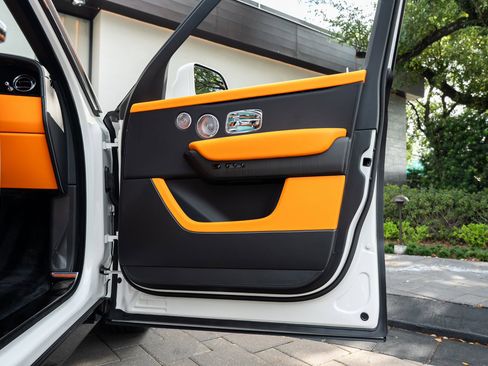 Used 2025 Rolls-Royce Cullinan image 25