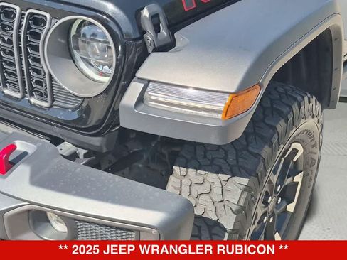 Used 2025 Jeep Wrangler Unlimited Rubicon AWD/4WD image 10