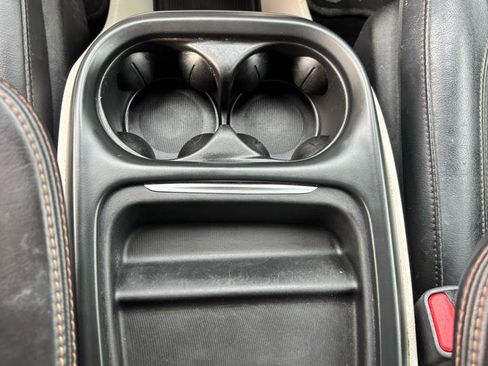 Used 2019 Chrysler Pacifica Touring-L w/ Advanced Safetytec Group image 9