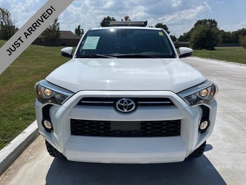 Used 2020 Toyota 4Runner SR5 Premium AWD/4WD image 2