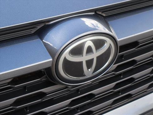 Used 2020 Toyota RAV4 LE w/ Carpet Mat Package AWD/4WD image 28