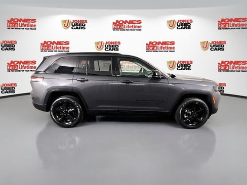 Used 2024 Jeep Grand Cherokee Limited w/ Black Appearance Package AWD/4WD image 18