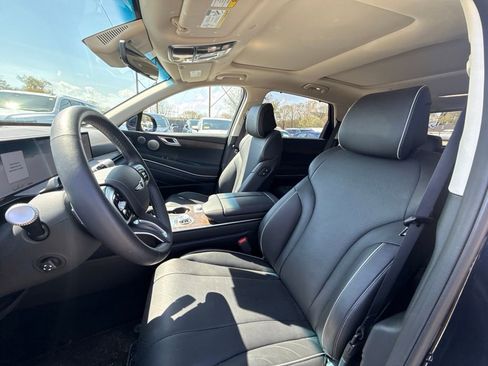Used 2025 Genesis GV80 2.5T Prestige AWD/4WD image 13
