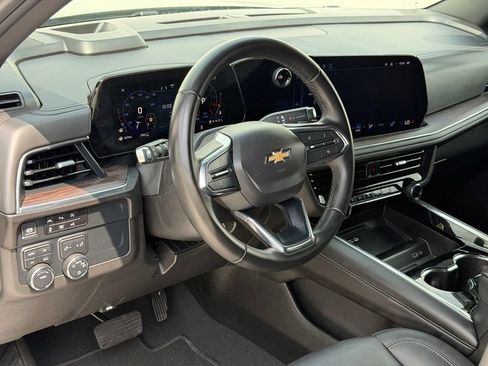 Used 2025 Chevrolet Suburban LT AWD/4WD image 17