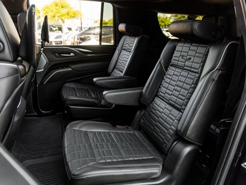 Used 2024 Cadillac Escalade ESV V AWD/4WD image 35
