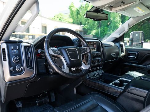 Used 2015 GMC Sierra 2500 Denali w/ Duramax Plus Package AWD/4WD image 21