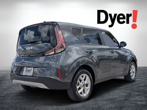 Certified 2025 Kia Soul LX w/ LX Technology Package FWD image 3