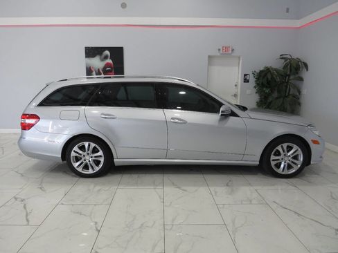 Used 2011 Mercedes-Benz E 350 4MATIC Wagon image 7