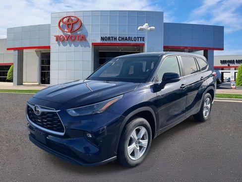 Used 2023 Toyota Highlander LE image 6