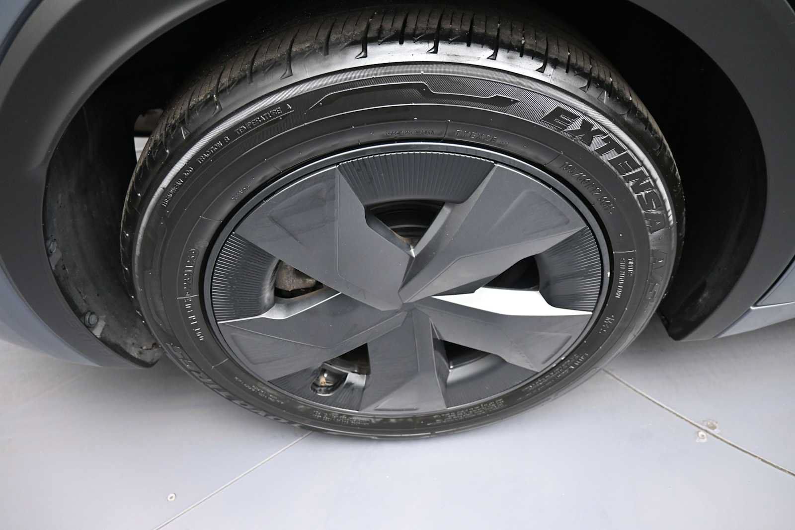 Used 2025 Toyota Prius LE FWD image 12