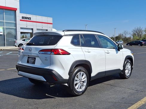 Used 2023 Toyota Corolla Cross LE w/ Moonroof Package image 6